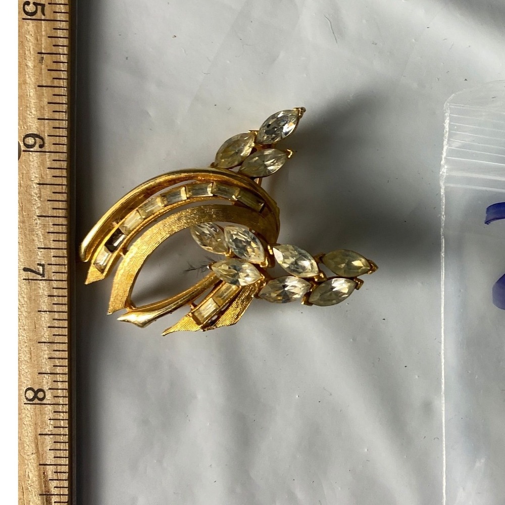 Vintage Gold Tone Rhinestone Spray Brooch Pin Clear Marquise Baguette Crystal
